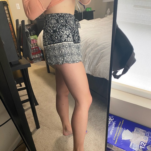 Loose shorts - Picture 2 of 3